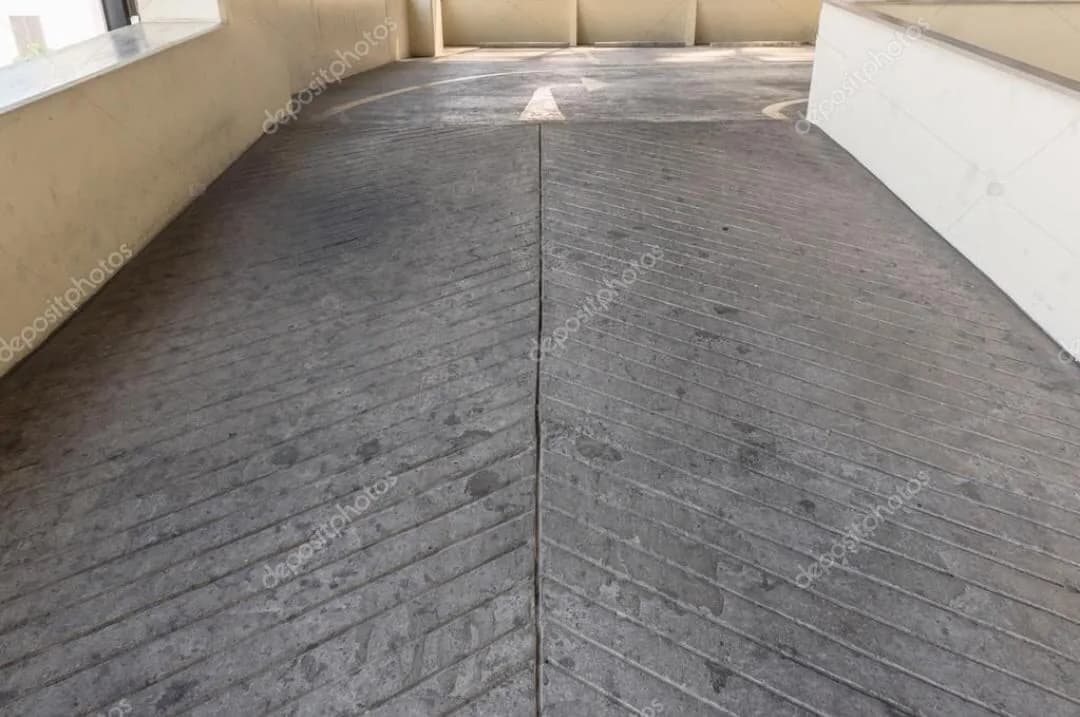 Baskı betonun otoparkta uygulanması.