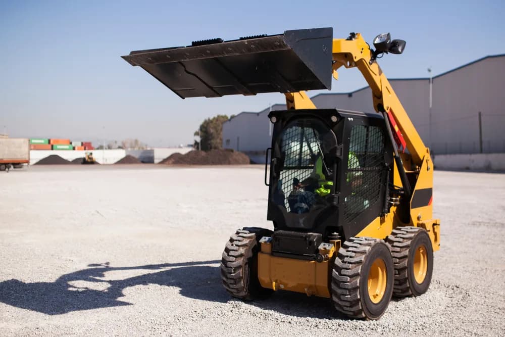 Ankara'da bobcat / mini kepçe kiralama işi — Çınar Beton
