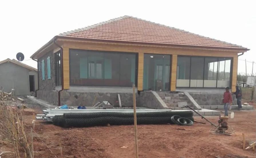 Tamamlanan tek katlı bahçe evi ve çevre düzenlemesi — Ankara
